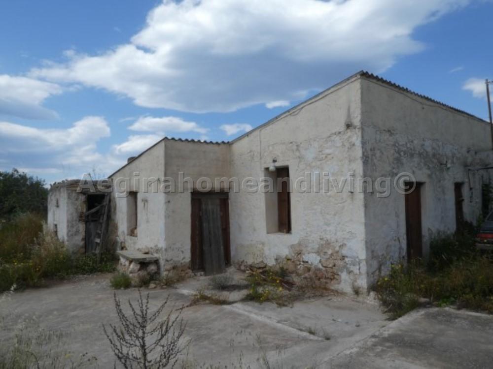 Καλαίσθητη μονοκατοικία για ανακαίνιση - Ακίνητα στην Αίγινα